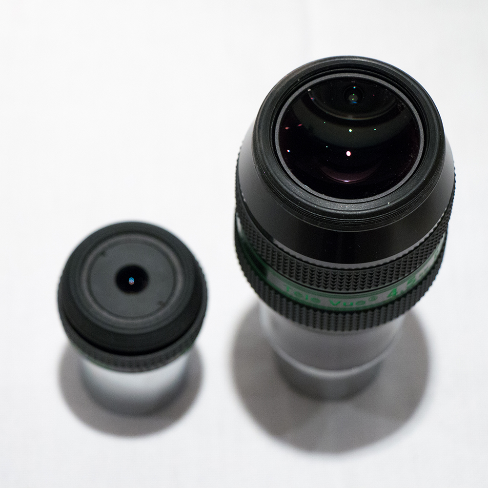 Image comparing the relative size of the eye lens of the Nagler Zoom to the 4.5mm Delos.